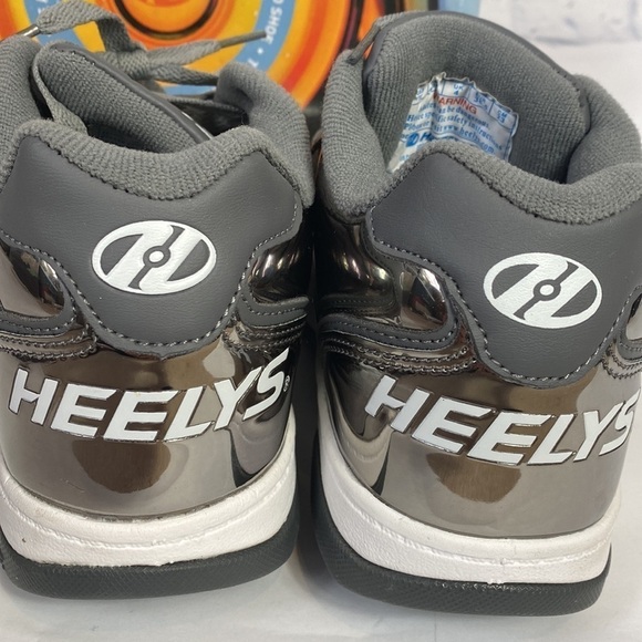 Heelys pewter wheeled sneakers - Picture 3 of 10